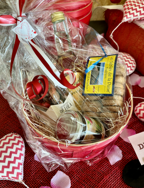 Saint-Valentin à La Compagnie Fermière : coffrets, chocolats, vins, miels et bougies pour un cadeau local et gourmand.